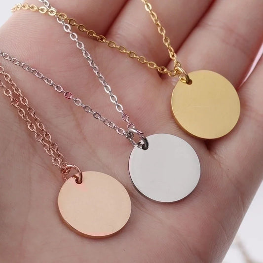 Circular medal necklace
