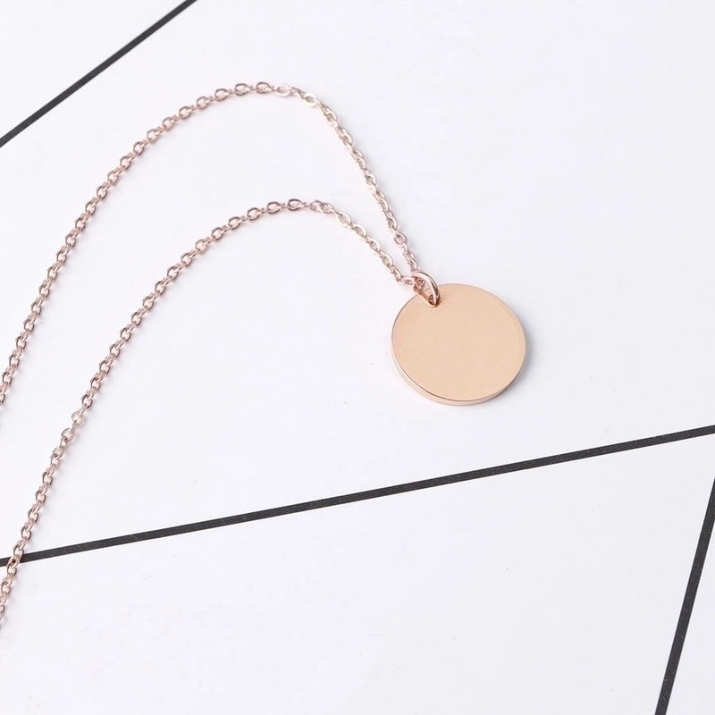 Circular medal necklace