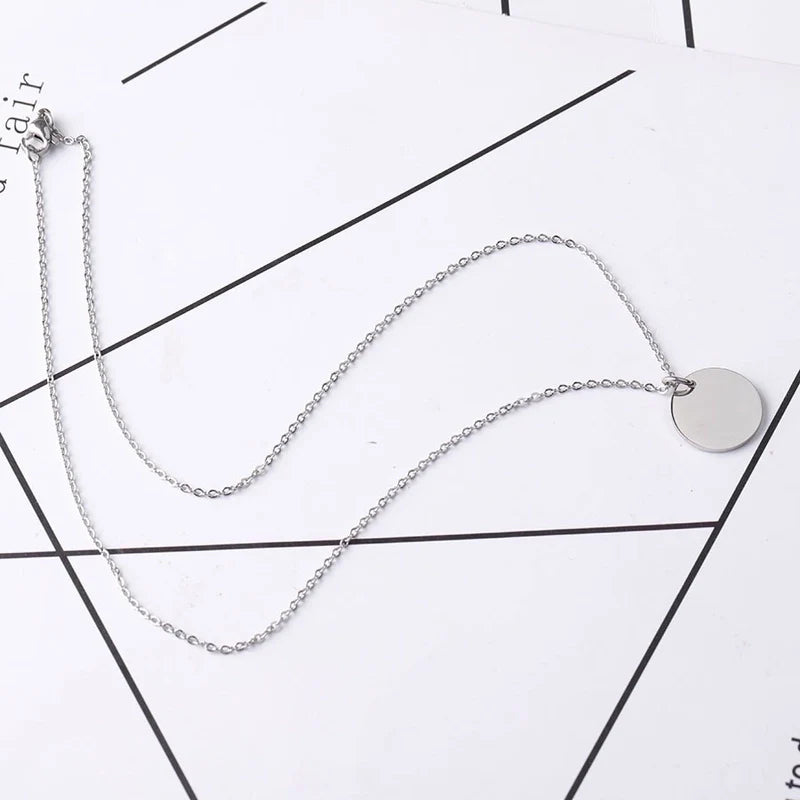 Circular medal necklace